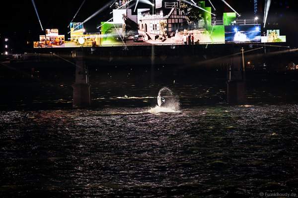 Jetski-Salto bei der Show am Main von 25 Jahre Deutsche Einheit in Frankfurt 2015