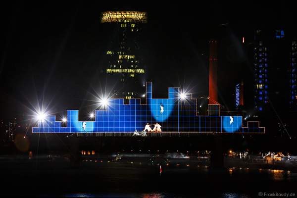 Tänzer und Performer bei Show am Main von 25 Jahre Tag der Deutschen Einheit in Frankfurt 2015