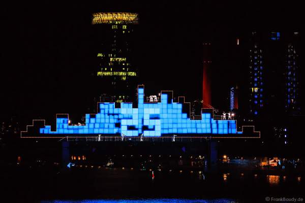 Tänzer und Performer bei Show am Main von 25 Jahre Tag der Deutschen Einheit in Frankfurt 2015