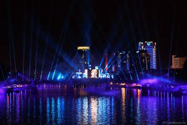 Boris Becker bei Mega-Lichtshow am Main bei 25 Jahre Tag der Deutschen Einheit in Frankfurt 2015