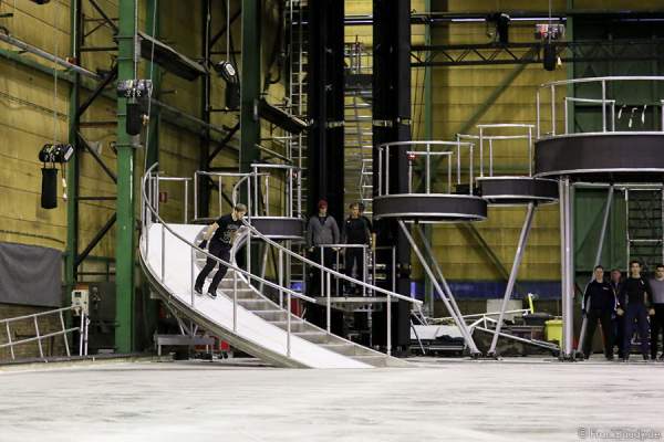 Das BELIEVE-Ensemble von Holiday on Ice bei den Proben