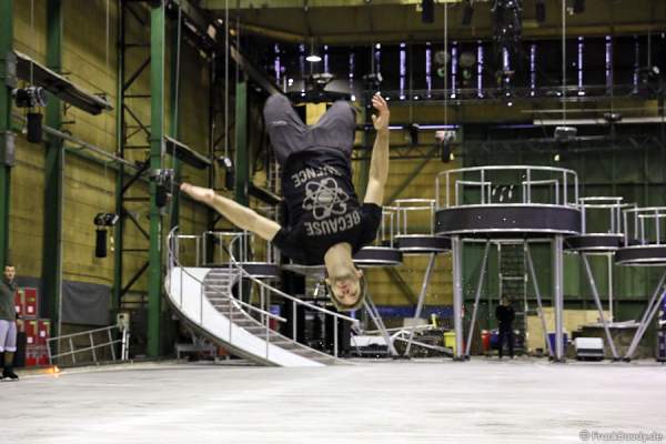 Das BELIEVE-Ensemble von Holiday on Ice bei den Proben