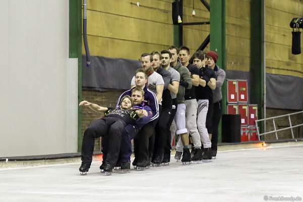 Das BELIEVE-Ensemble von Holiday on Ice bei den Proben