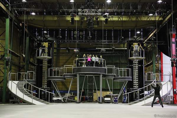 Das BELIEVE-Ensemble von Holiday on Ice bei den Proben