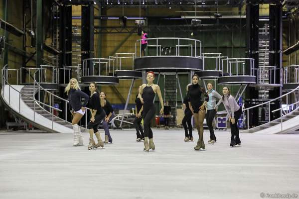 Das BELIEVE-Ensemble von Holiday on Ice bei den Proben