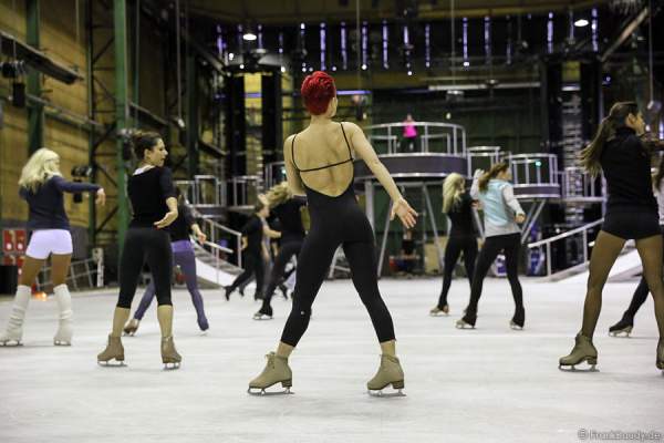 Das BELIEVE-Ensemble von Holiday on Ice bei den Proben