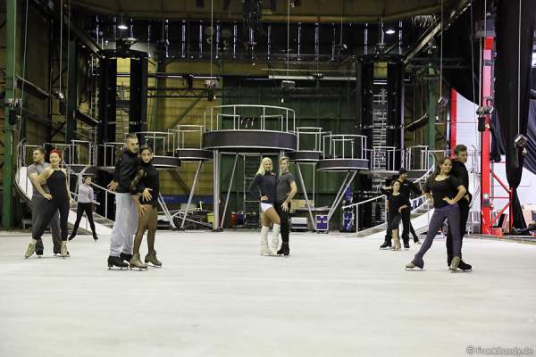 Das BELIEVE-Ensemble von Holiday on Ice bei den Proben