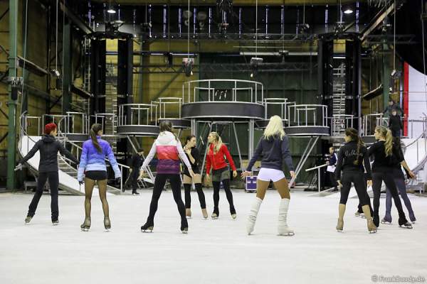 Das BELIEVE-Ensemble von Holiday on Ice bei den Proben