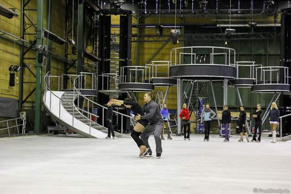 Das BELIEVE-Ensemble von Holiday on Ice bei den Proben