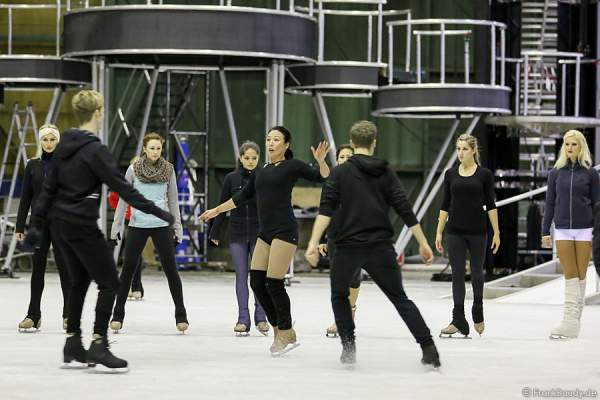Das BELIEVE-Ensemble von Holiday on Ice bei den Proben