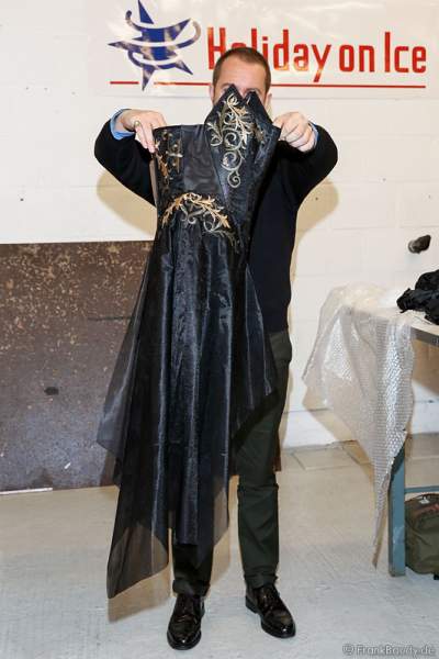 Nicolas Vaudelet zeigt Kostüme in der Kostümwerkstatt von Holiday on Ice - BELIEVE