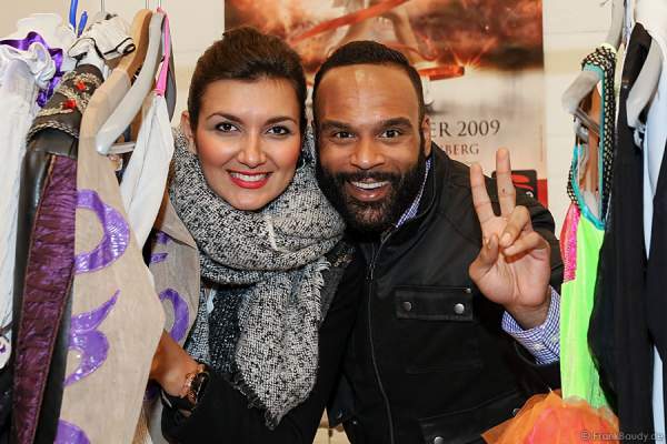 Nica & Joe zwischen den Kostümen bei der neuen Show BELIEVE von Holiday on Ice