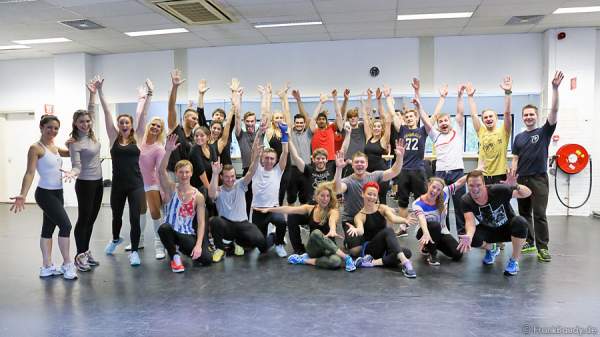 Das Ensemble der Show BELIEVE von Holiday on Ice