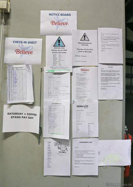 Das schwarze Brett für die Eisläufer