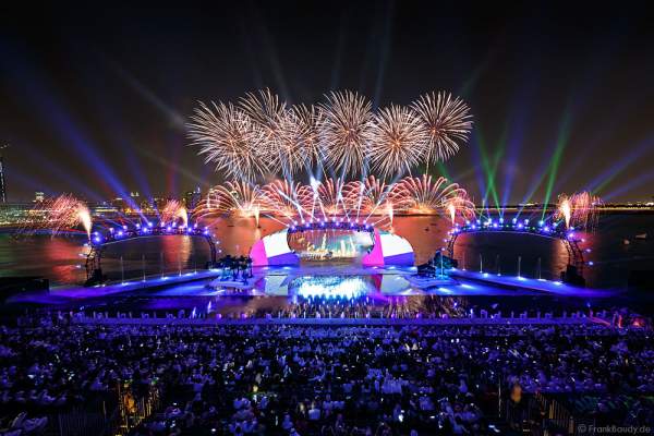 A stunning show with fireworks for the the 44th UAE National Day, Spirit of the Union, at Dubai Design District Waterfront 2015