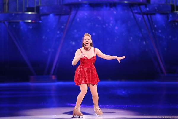 Rachelle Dawn Walker als DJane bei der Eisshow BELIEVE von Holiday on Ice 2015/2016