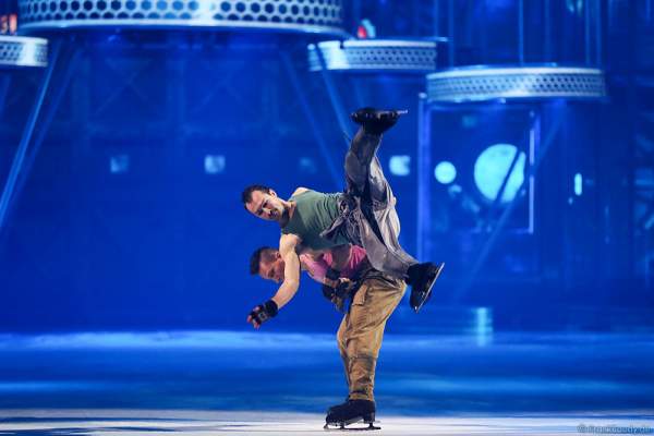 Adam Nadas und Ievgen Lukashenko bei der Eisshow BELIEVE von Holiday on Ice 2015/2016