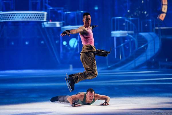 Adam Nadas und Ievgen Lukashenko bei der Eisshow BELIEVE von Holiday on Ice 2015/2016