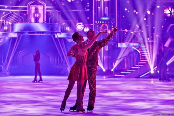 Daria Perminova und Evgeny Belianin bei der Eisshow BELIEVE von Holiday on Ice 2015/2016