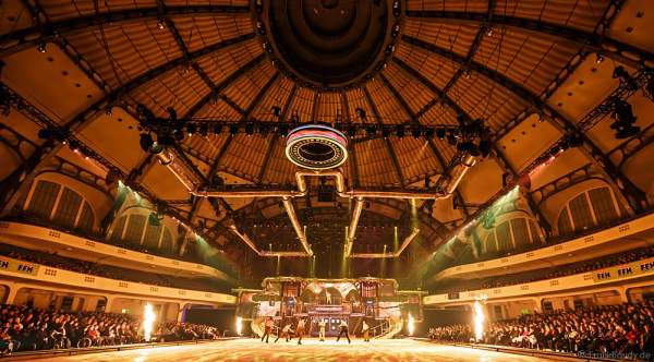 Die Unterwelt, Szene mit Feuer - Eisshow BELIEVE von Holiday on Ice 2015/2016
