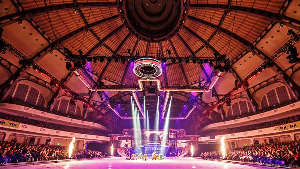 Die Unterwelt, Szene mit Feuer - Eisshow BELIEVE von Holiday on Ice 2015/2016
