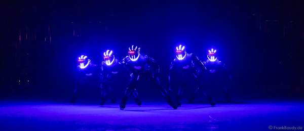 LED - iLuminate act bei der Eisshow BELIEVE von Holiday on Ice 2015/2016