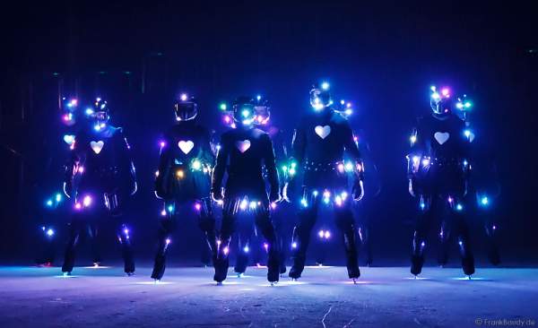 LED - iLuminate act bei der Eisshow BELIEVE von Holiday on Ice 2015/2016