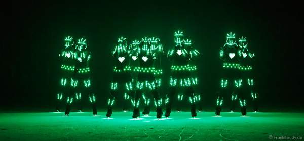LED - iLuminate act bei der Eisshow BELIEVE von Holiday on Ice 2015/2016