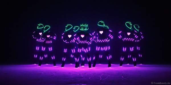 LED - iLuminate act bei der Eisshow BELIEVE von Holiday on Ice 2015/2016