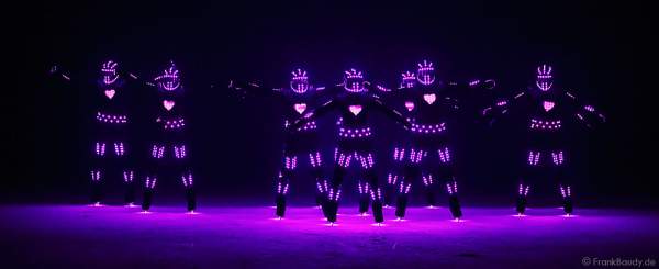 LED - iLuminate act bei der Eisshow BELIEVE von Holiday on Ice 2015/2016