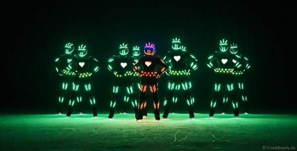 LED - iLuminate act bei der Eisshow BELIEVE von Holiday on Ice 2015/2016