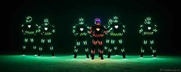 LED - iLuminate act bei der Eisshow BELIEVE von Holiday on Ice 2015/2016