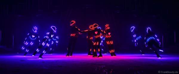 LED - iLuminate act bei der Eisshow BELIEVE von Holiday on Ice 2015/2016