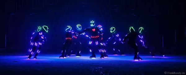 LED - iLuminate act bei der Eisshow BELIEVE von Holiday on Ice 2015/2016