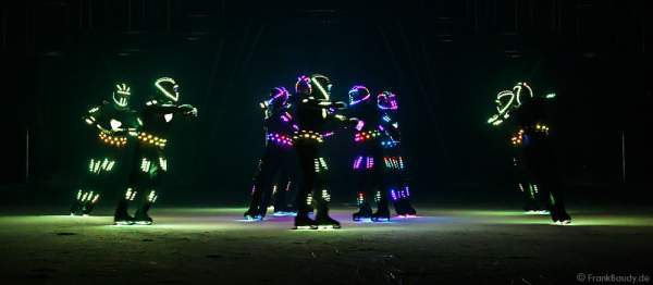 LED - iLuminate act bei der Eisshow BELIEVE von Holiday on Ice 2015/2016