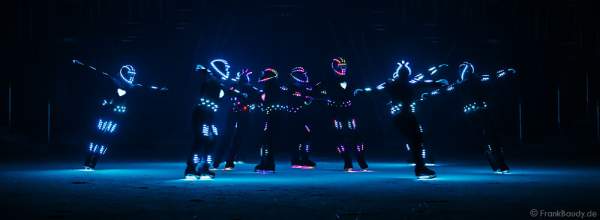 LED - iLuminate act bei der Eisshow BELIEVE von Holiday on Ice 2015/2016
