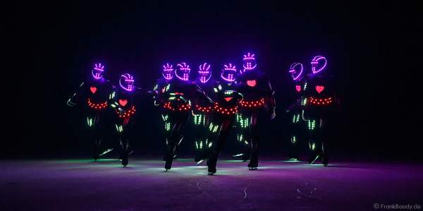 LED - iLuminate act bei der Eisshow BELIEVE von Holiday on Ice 2015/2016