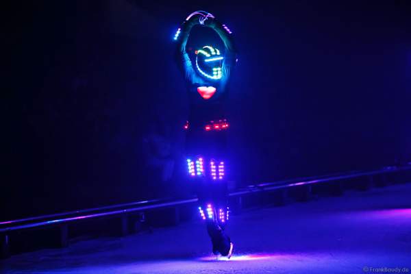 LED - iLuminate act bei der Eisshow BELIEVE von Holiday on Ice 2015/2016