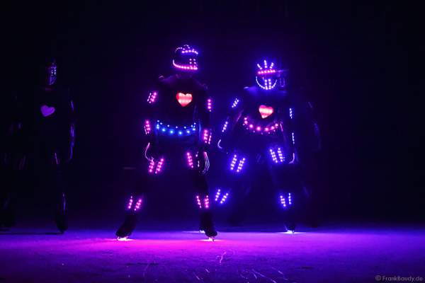 LED - iLuminate act bei der Eisshow BELIEVE von Holiday on Ice 2015/2016