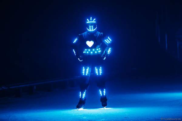 LED - iLuminate act bei der Eisshow BELIEVE von Holiday on Ice 2015/2016