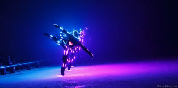 LED - iLuminate act bei der Eisshow BELIEVE von Holiday on Ice 2015/2016