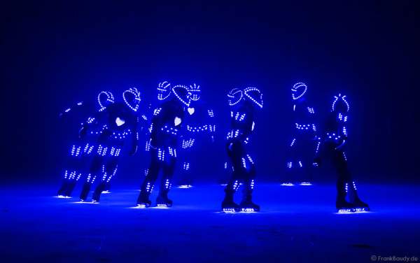 LED - iLuminate act bei der Eisshow BELIEVE von Holiday on Ice 2015/2016