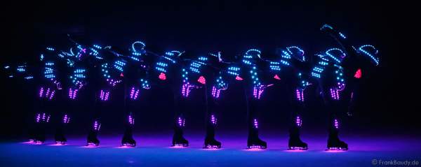 LED - iLuminate act bei der Eisshow BELIEVE von Holiday on Ice 2015/2016
