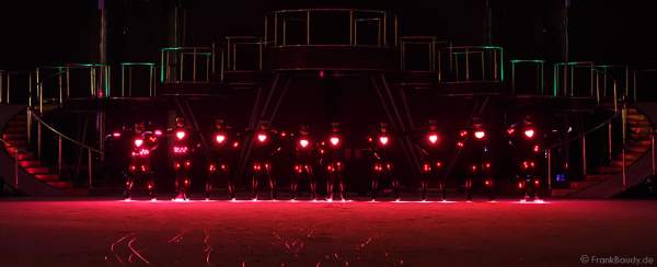 LED - iLuminate act bei der Eisshow BELIEVE von Holiday on Ice 2015/2016