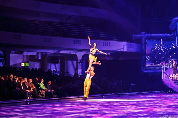 Robin Johnstone als Clarissa und Andrew (Andy) Buchanan als Antonio bei Holiday on Ice Show BELIEVE 2015/2016