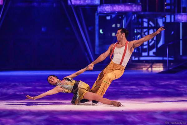 Robin Johnstone als Clarissa und Andrew (Andy) Buchanan als Antonio bei Holiday on Ice Show BELIEVE 2015/2016