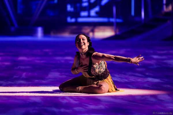 Robin Johnstone als Clarissa bei der Eisshow BELIEVE von Holiday on Ice 2015/2016