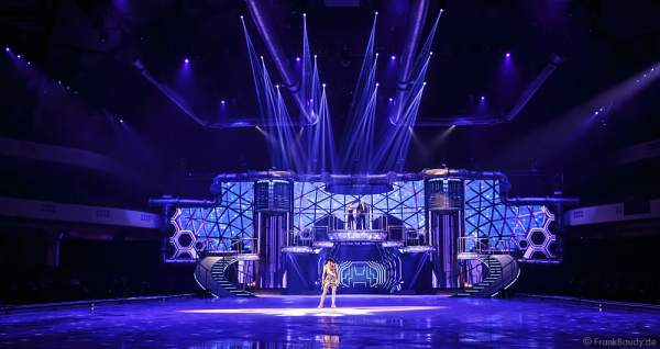 Robin Johnstone als Clarissa bei der Eisshow BELIEVE von Holiday on Ice