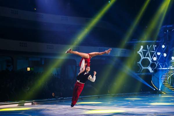 Daria Perminova und Evgeny Belianin bei der Eisshow BELIEVE von Holiday on Ice