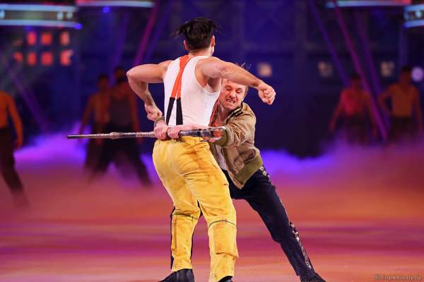 Andrew (Andy) Buchanan als Antonio und Denis Balandin als Kurt bei der Eisshow BELIEVE von Holiday on Ice